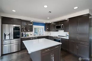 4251 Hollydale Ln, Oak Harbor, WA 98277 - Photo 5