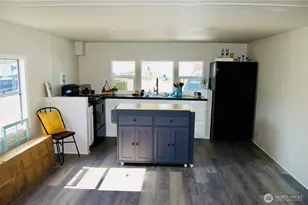 1320 N Oak Harbor St, Oak Harbor, WA 98277 - Photo 1