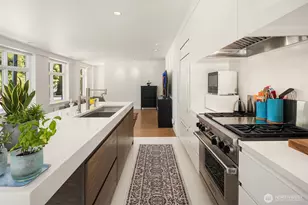 2809 1/2 S Mount Rainier Dr, Seattle, WA 98144 - Photo 9