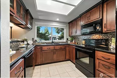 8407 18th Avenue W #11-201, Everett, WA 98204 - Photo 11