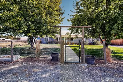 165 Harmon Street, Waitsburg, WA 99361 - Photo 1