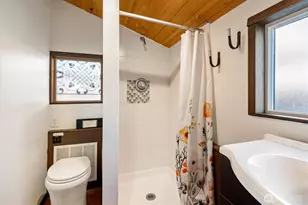 2401 N Northlake Way, Seattle, WA 98103 - Photo 15