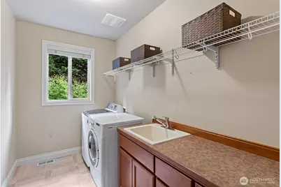 4569 162nd Lane SE, Bellevue, WA 98006 - Photo 31