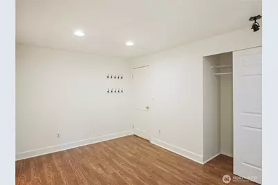 936 NE 207th Place NE, Sammamish, WA 98074 - Photo 19