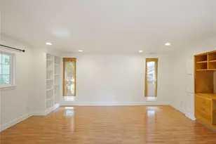 936 NE 207th Pl NE, Sammamish, WA 98074 - Photo 11