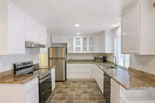 936 NE 207th Pl NE, Sammamish, WA 98074 - Photo 9