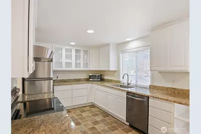 936 NE 207th Place NE, Sammamish, WA 98074 - Photo 5