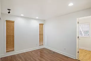 936 NE 207th Pl NE, Sammamish, WA 98074 - Photo 17