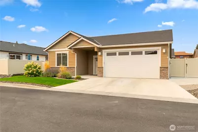 204 Pershing Circle, Wenatchee, WA 98801 - Photo 1