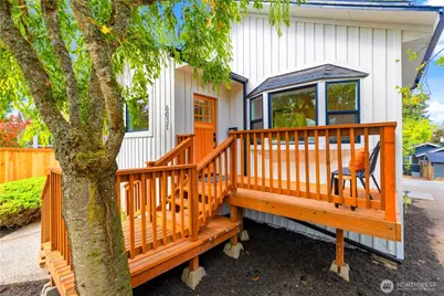 6031 McKinley Place N, Seattle, WA 98103 - Photo 3