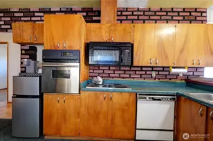 1730 N Narrows Dr, Tacoma, WA 98406 - Photo 11