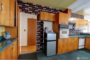 1730 N Narrows Dr, Tacoma, WA 98406 - Photo 11