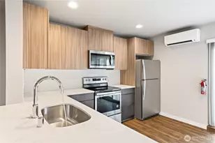 4910 S Willow St, Seattle, WA 98118 - Photo 11