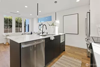 8757 Palatine Avenue N #B, Seattle, WA 98103 - Photo 5
