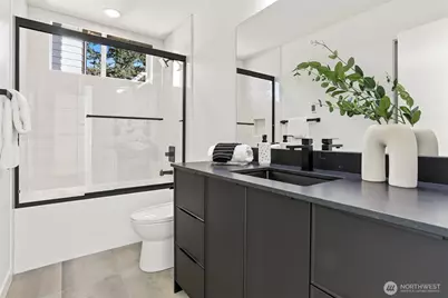 8757 Palatine Avenue N #B, Seattle, WA 98103 - Photo 15