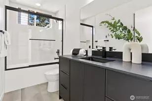 8757 Palatine Ave N, Seattle, WA 98103 - Photo 15