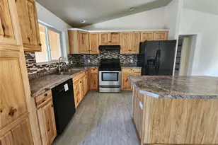 1070 S 4th Ave, Othello, WA 99344 - Photo 5