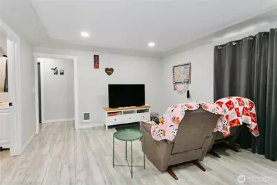 807 S 74th Street, Tacoma, WA 98408 - Photo 5