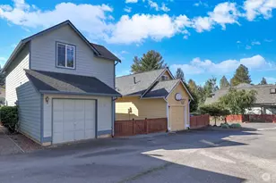 25123 Roberts Dr, Black Diamond, WA 98010 - Photo 33