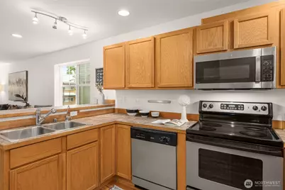 12018 31st Avenue NE, Seattle, WA 98125 - Photo 11