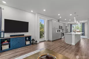 13347 Greenwood Ave N, Seattle, WA 98133 - Photo 9