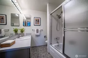 2502 Canterbury Ln E, Seattle, WA 98112 - Photo 15