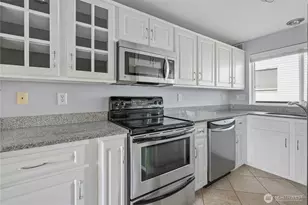 485 SW Bayshore Dr, Oak Harbor, WA 98277 - Photo 11