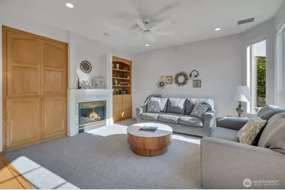 20204 Island Parkway E, Lake Tapps, WA 98391 - Photo 9