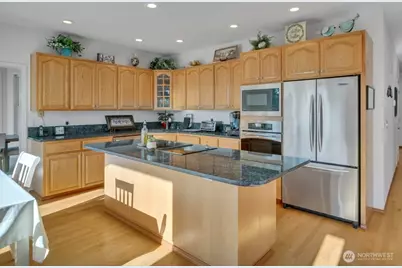 20204 Island Parkway E, Lake Tapps, WA 98391 - Photo 7