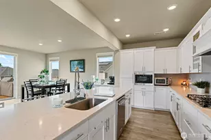 20408 SE 257th St, Covington, WA 98042 - Photo 11