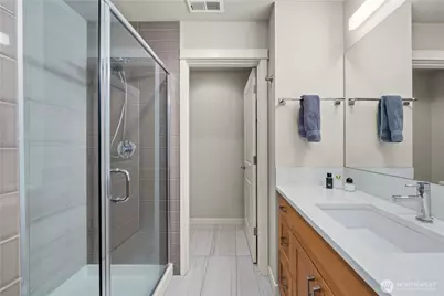 23000 NE 8th #E5, Sammamish, WA 98074 - Photo 13