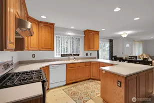 814 105th St S, Tacoma, WA 98444 - Photo 5