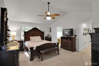 814 105th Street S, Tacoma, WA 98444 - Photo 9