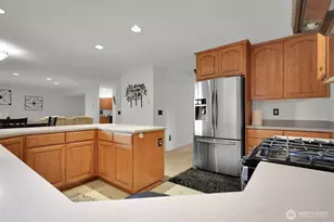 814 105th St S, Tacoma, WA 98444 - Photo 3