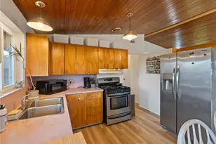 3915 L Ave, Anacortes, WA 98221 - Photo 9