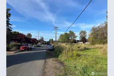 1215 9th Street SE, Puyallup, WA 98372 - Photo 3