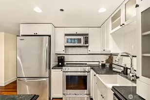 201 Galer St, Seattle, WA 98109 - Photo 15