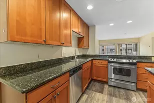 130 105th Ave SE, Bellevue, WA 98004 - Photo 3