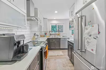 11005 Crestwood Drive S, Seattle, WA 98178 - Photo 15