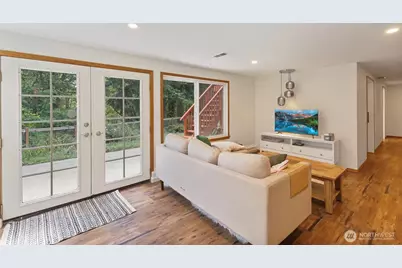 11005 Crestwood Drive S, Seattle, WA 98178 - Photo 19