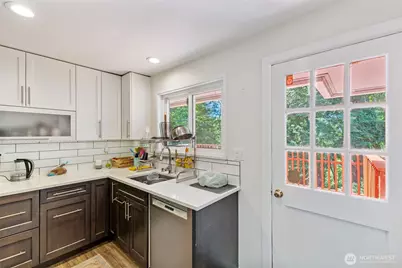 11005 Crestwood Drive S, Seattle, WA 98178 - Photo 17