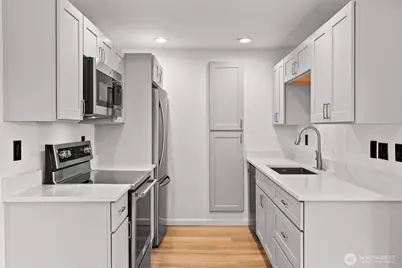 12719 NE 116th Street #E302, Kirkland, WA 98034 - Photo 7