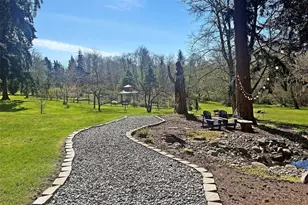 898 E Meadowood Ln, Freeland, WA 98249 - Photo 7