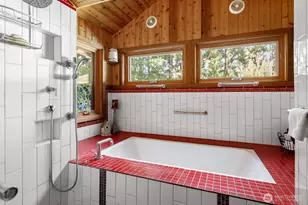 898 E Meadowood Ln, Freeland, WA 98249 - Photo 25