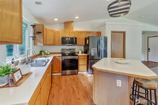 12212 401st St E, Eatonville, WA 98328 - Photo 9