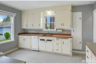 19330 20th Avenue NW, Shoreline, WA 98177 - Photo 5