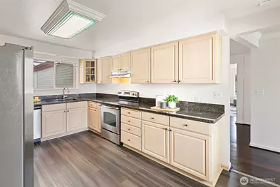 8516 196th Street SW #302, Edmonds, WA 98026 - Photo 7