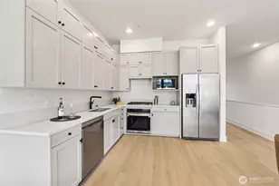 615 E Pike St, Seattle, WA 98122 - Photo 11