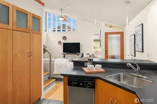 2420 Westlake Ave N, Seattle, WA 98109 - Photo 23