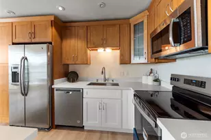 500 W Olympic Pl, Seattle, WA 98119 - Photo 11